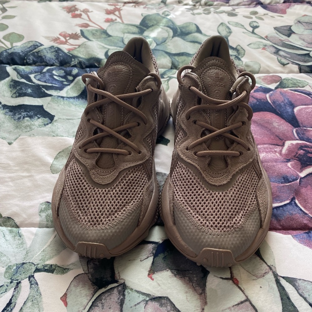 Adidas ozweego womens size 7 have never worn them don’t have the box